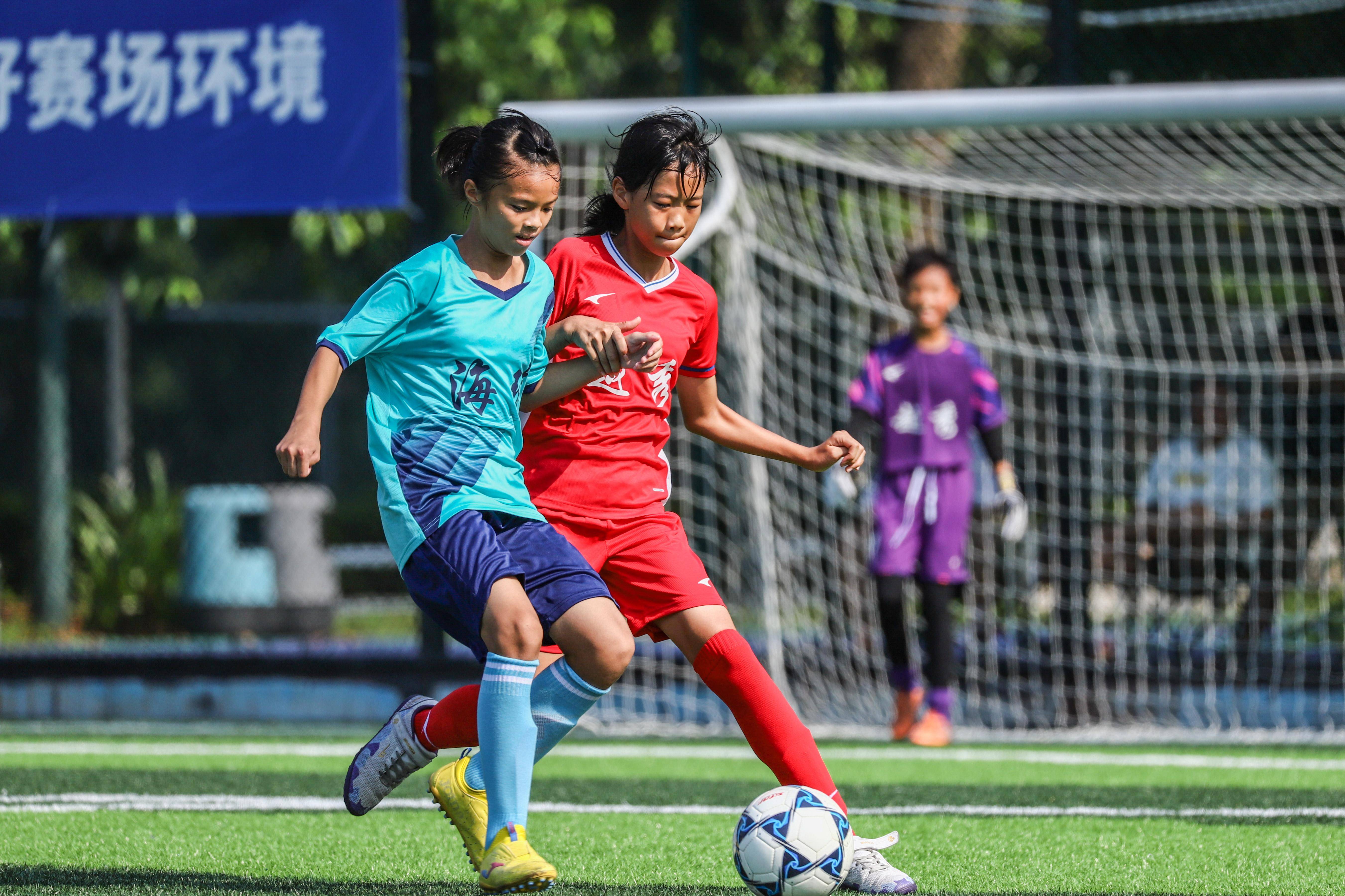 世俱杯改制-青少年女子足球比赛展现出色竞技风采