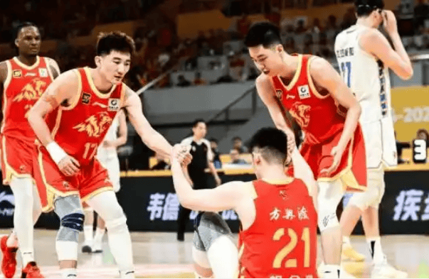 包含球员痛苦CBA赛季停摆，训练重新规划的词条