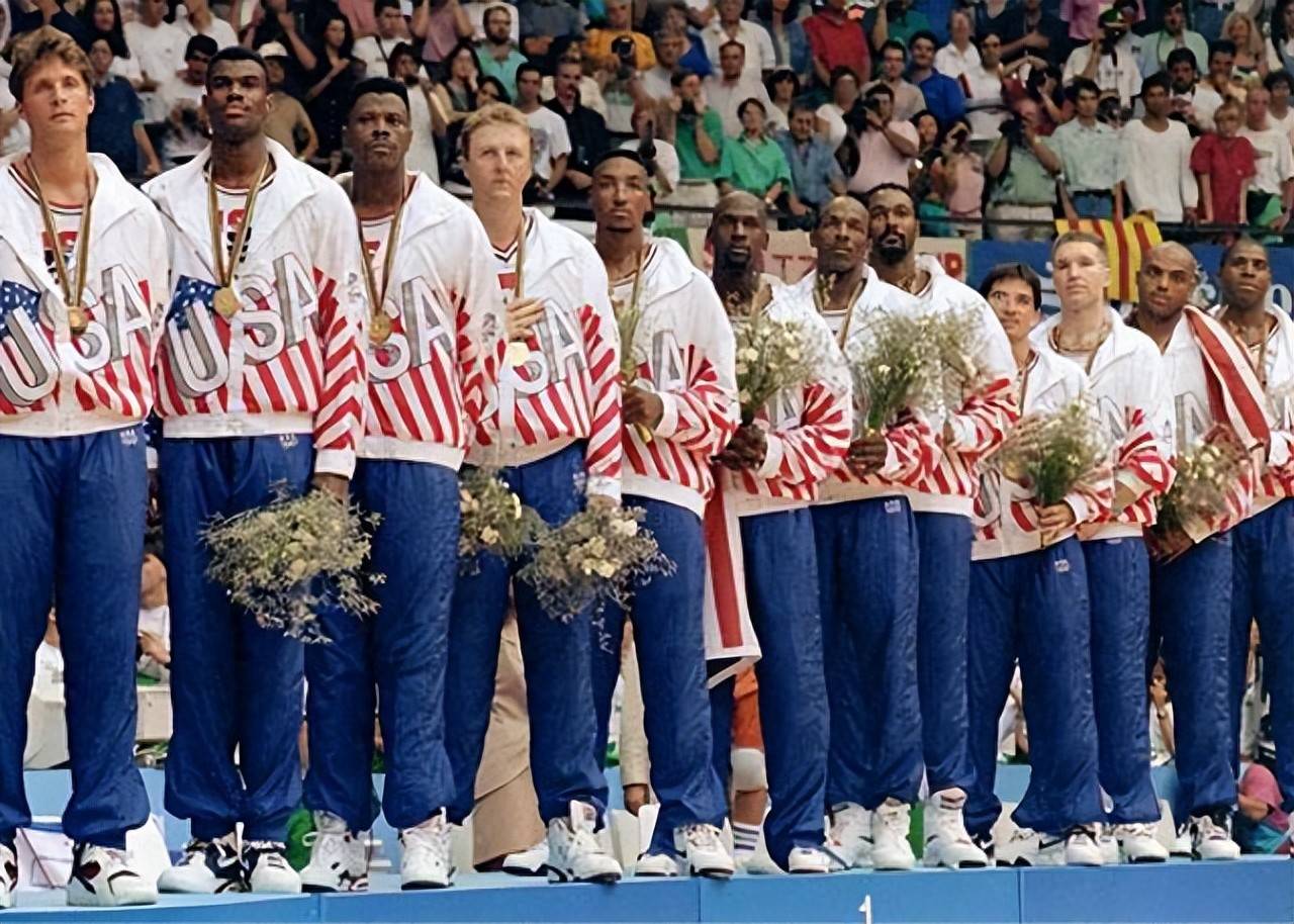 包含女篮非洲杯：南非队轻松横扫对手夺得金牌的词条