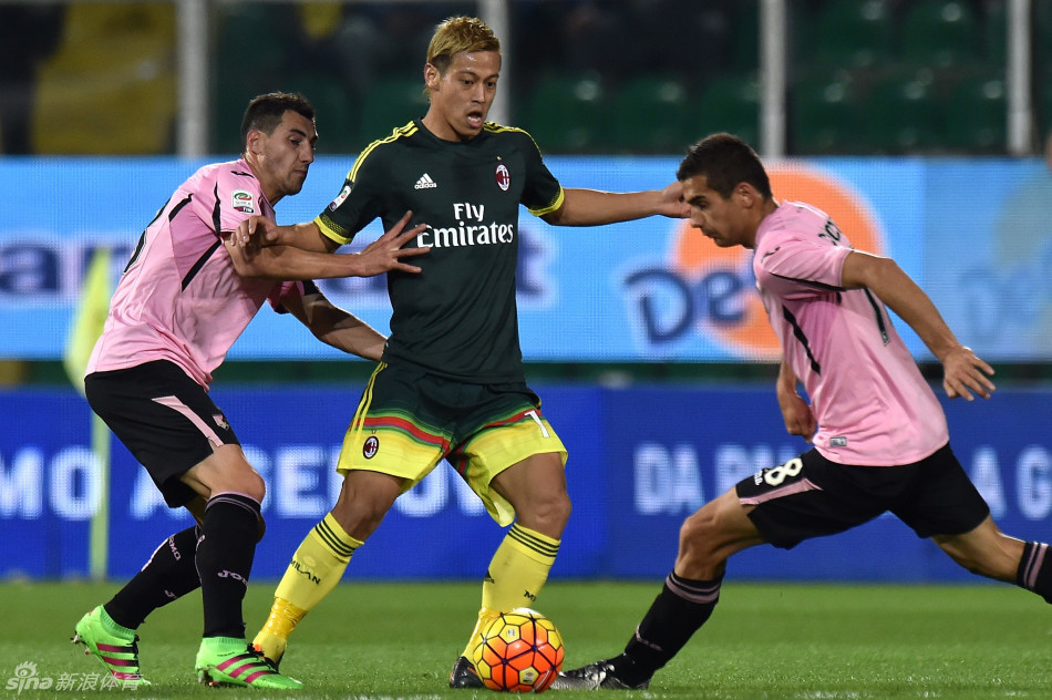 世俱杯-AC米兰主帅晒天文工资巴勒莫俨然大差距的简单介绍