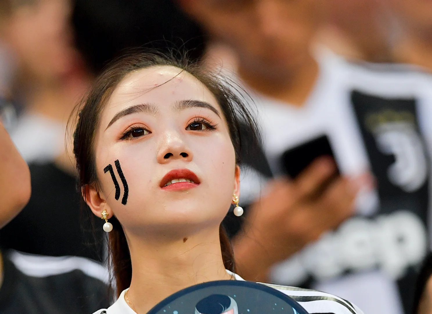 世俱杯奖金-结束争斗！选手笑逐颜开荣耀登台