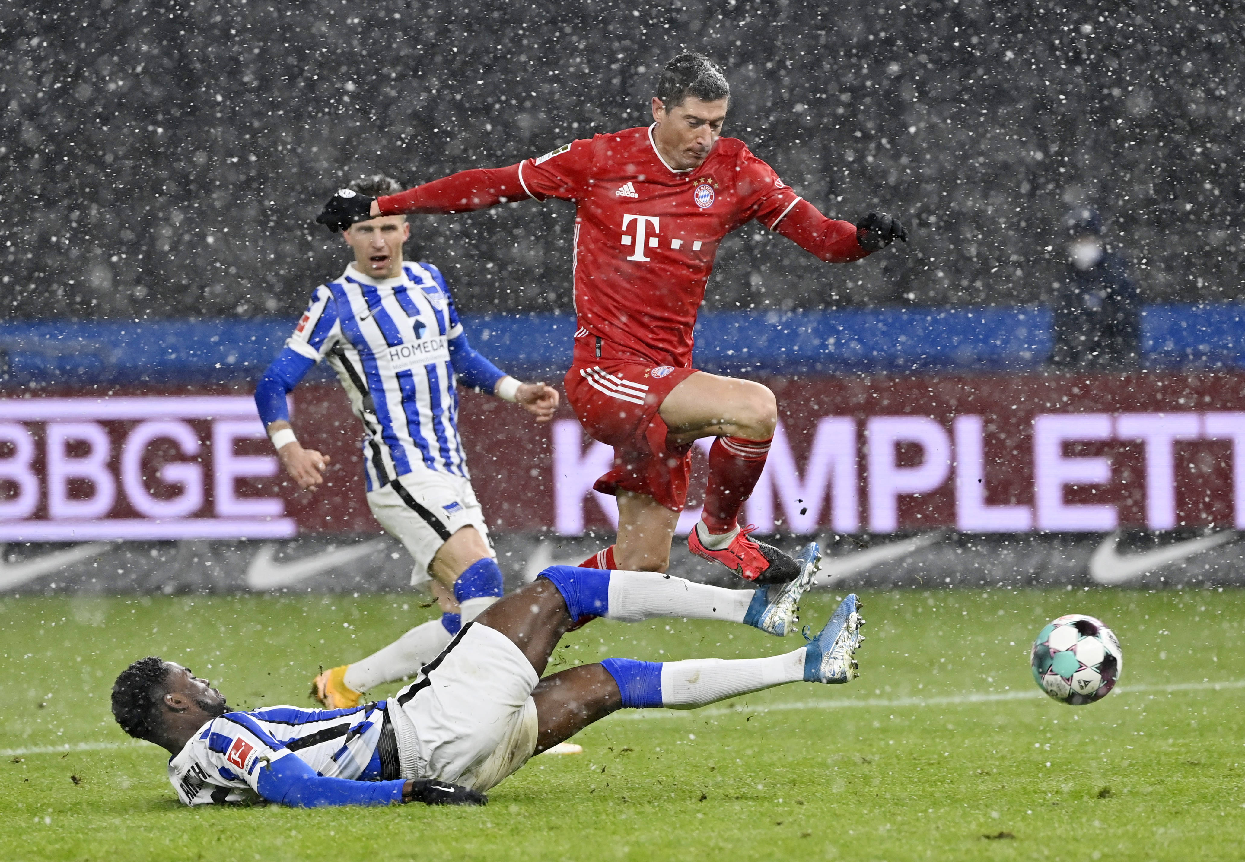 曼城主场击败拜仁慕尼黑,取得胜利 曼城主场击败拜仁慕尼黑,取得胜利