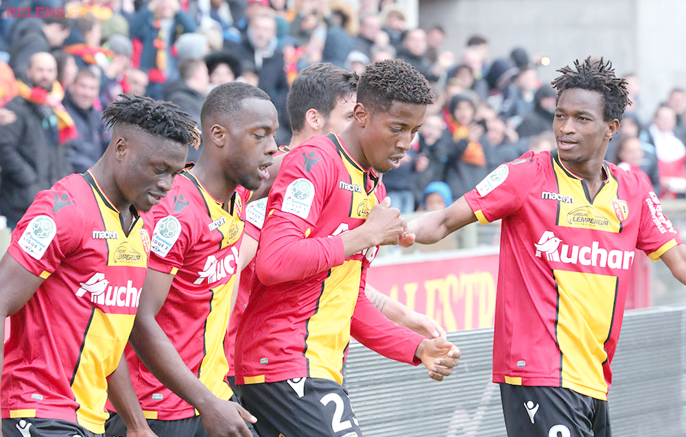 世俱杯时间-朗斯主场击败对手，豪取三分