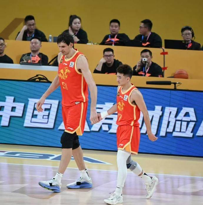 世俱杯决赛-天海迅速换帅，新主帅接手球队士气饱满的简单介绍