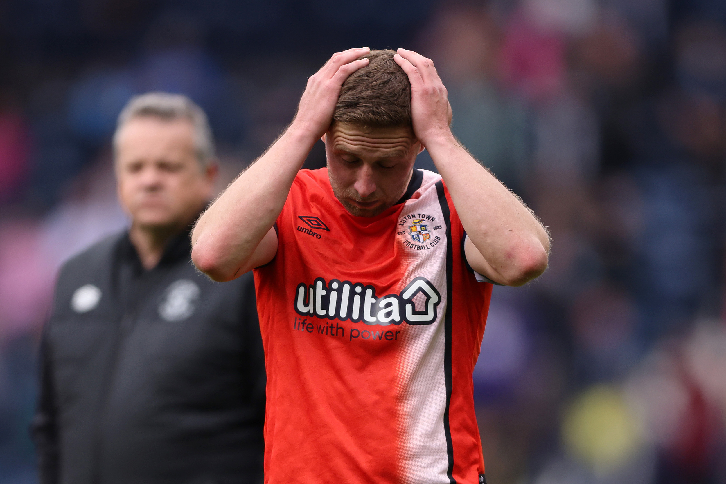 包含诺里奇主场逼平对手，英超保级压力逐渐增大的词条