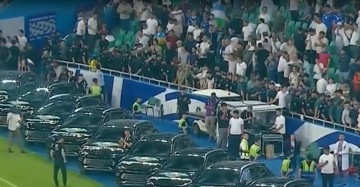 世俱杯赛程-欧预赛中球员精彩表现引发球迷热烈欢呼