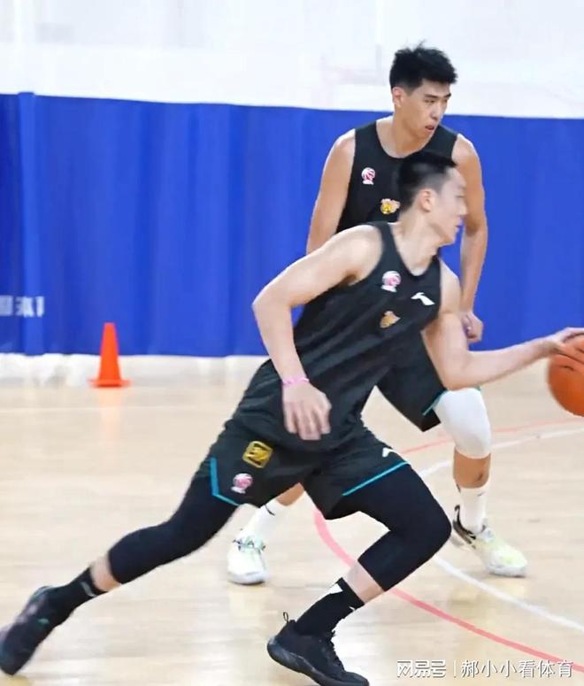 训练有素，球员状态亮眼，展现顶尖水准的简单介绍