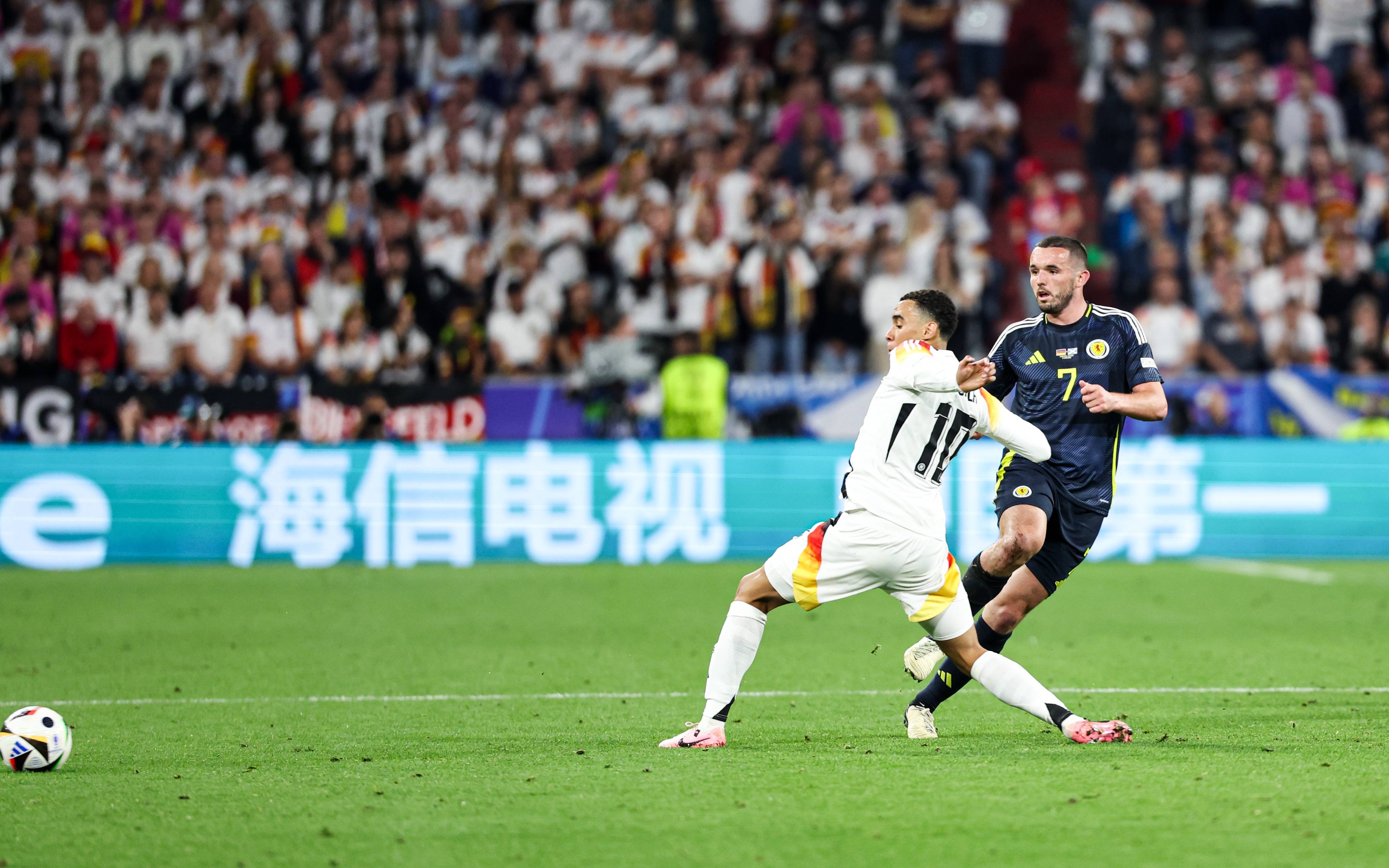 世俱杯冠军-德国国家队表现抢眼，轻松战胜