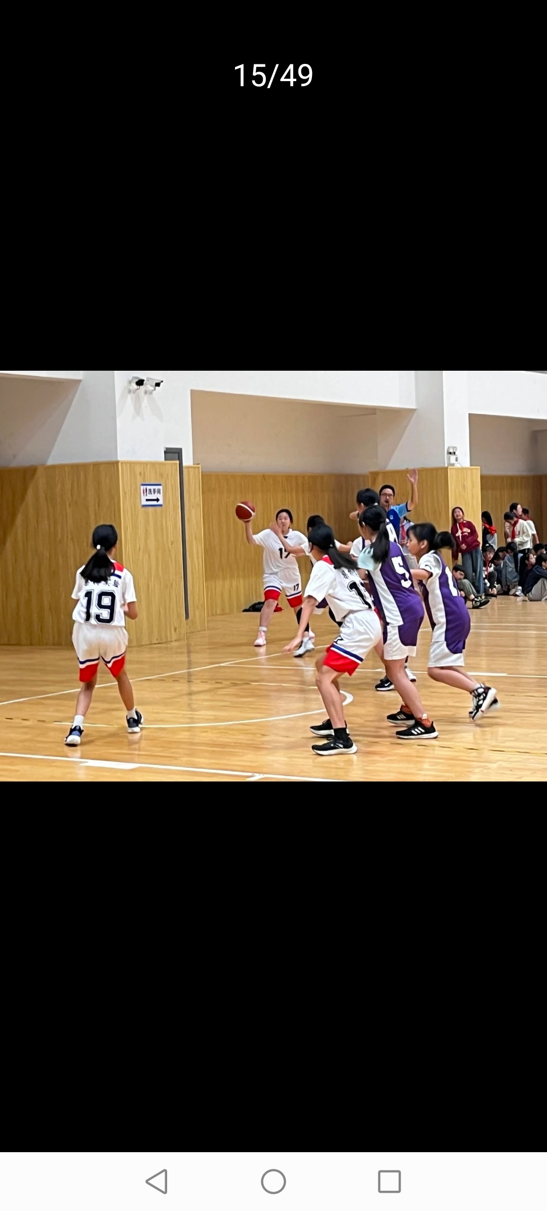 热血沸腾!球场上的对抗异常激烈 热血沸腾!球场上的对抗异常激烈