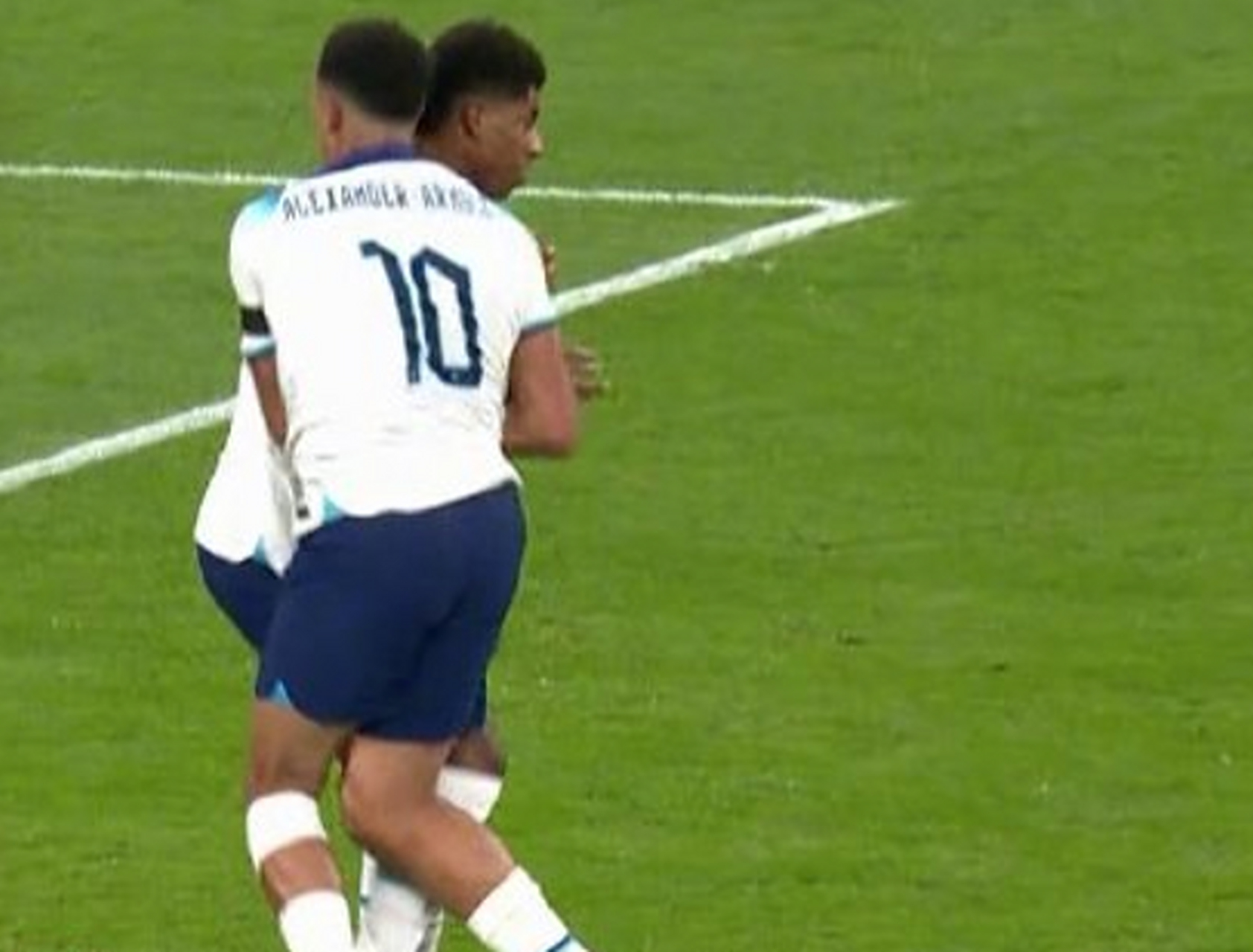 曼联球员遭遇严重伤病，无法参与比赛