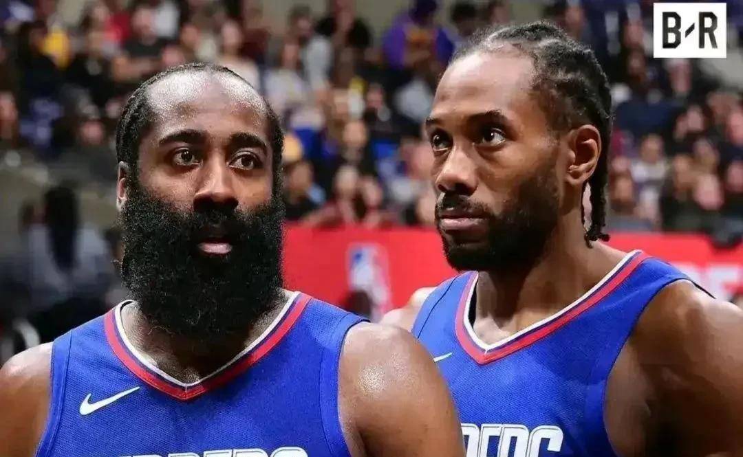 快船内外线协作出色,轻松击败对手晋级 快船内外线协作出色,轻松击败对手晋级