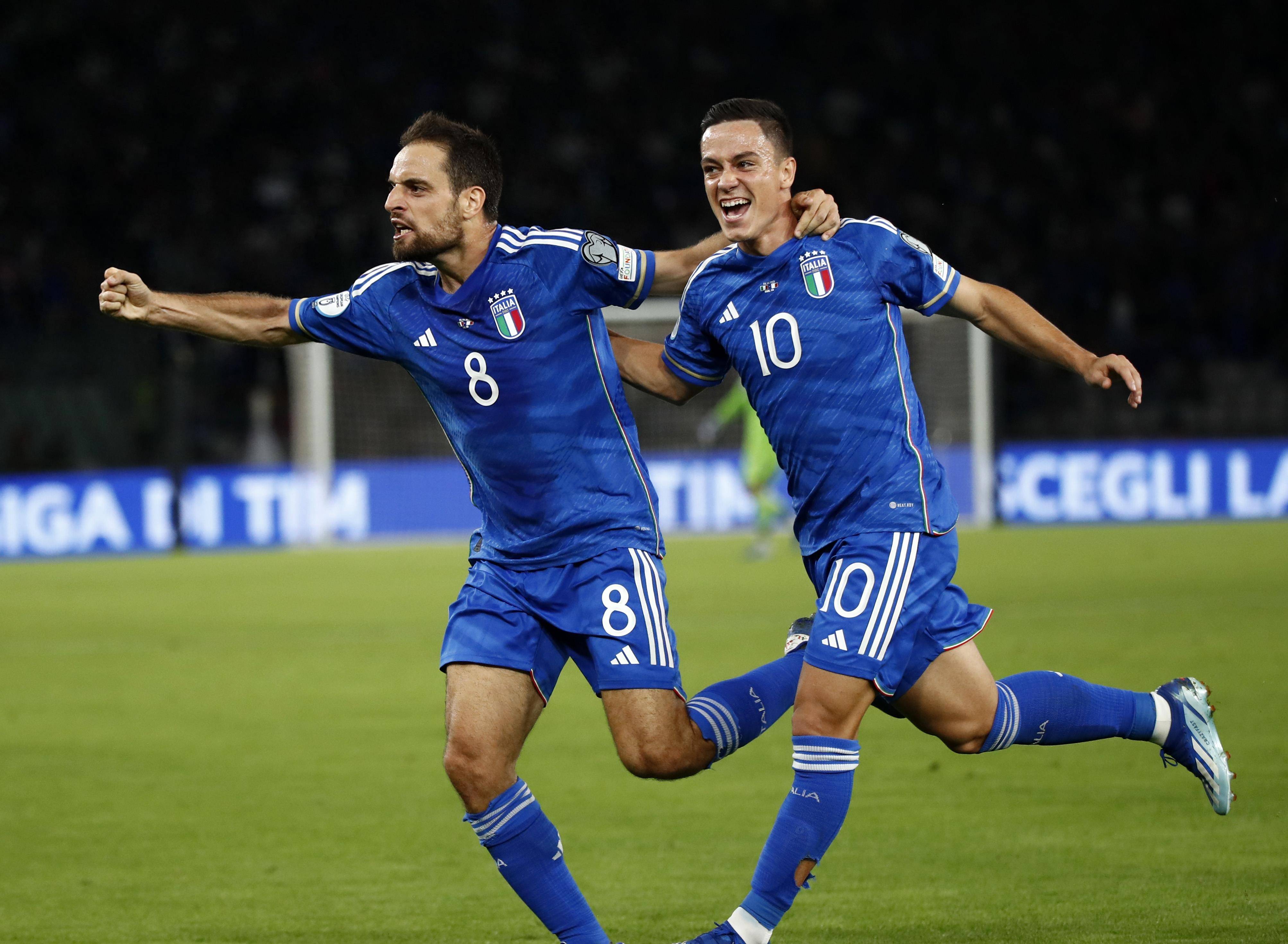 欧预赛中球员们用实力征服全场观众