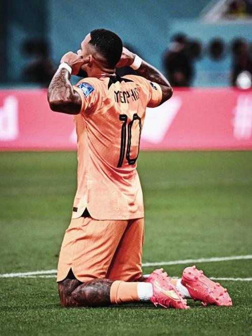 足球世界杯季军争夺战,荷兰队勇夺冠军头衔 足球世界杯季军争夺战,荷兰队勇夺冠军头衔