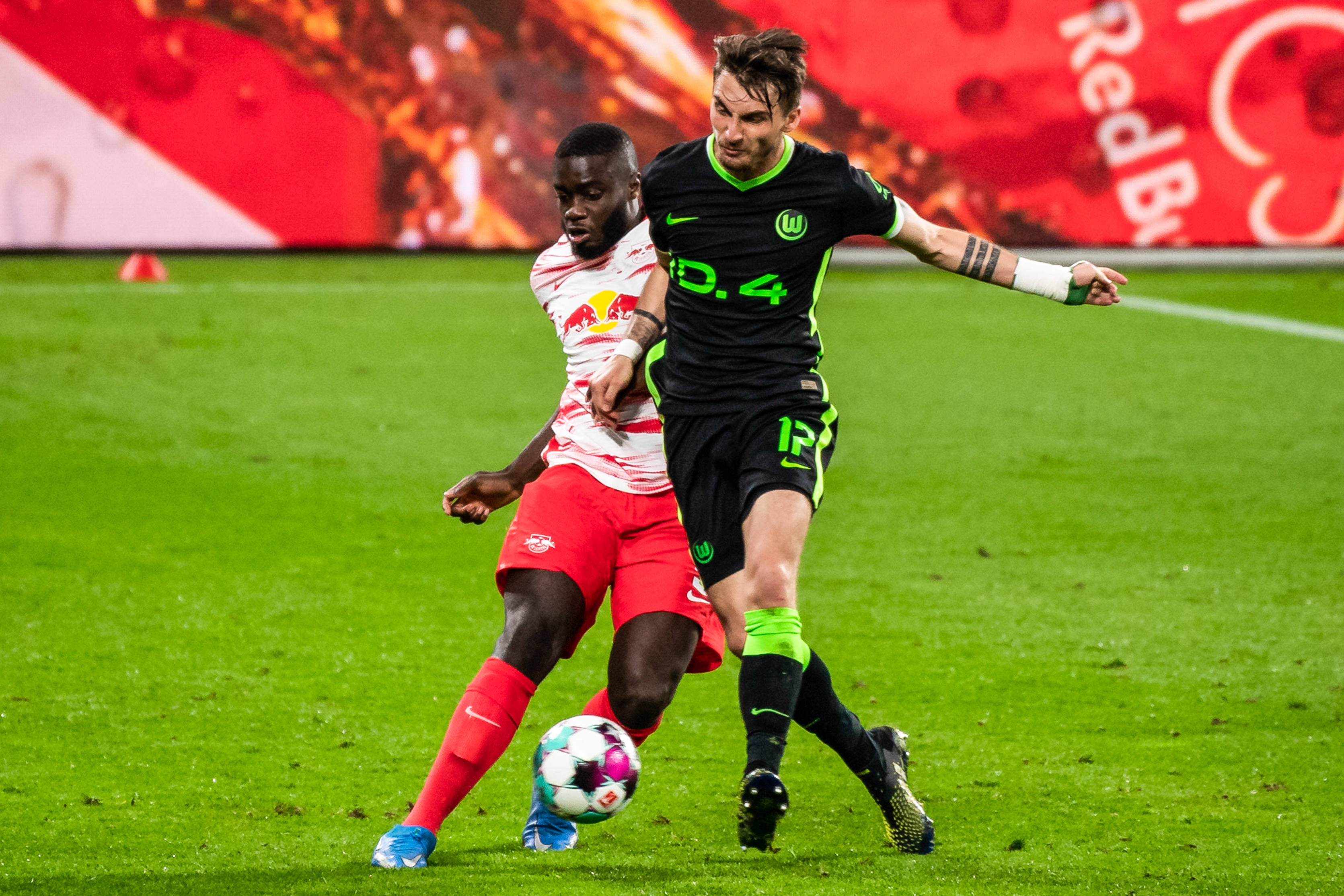 沃尔夫斯堡客场比小胜，拿下关键三分