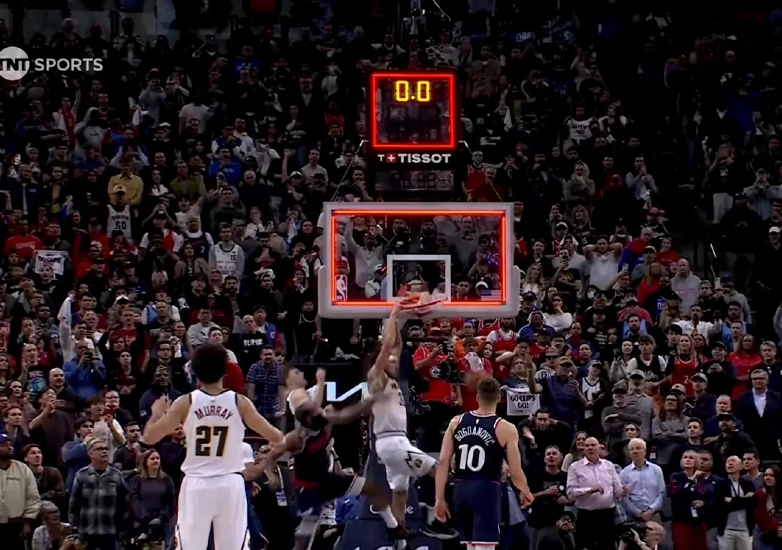 包含NBA季后赛首轮对决拉开帷幕，强强对话的词条