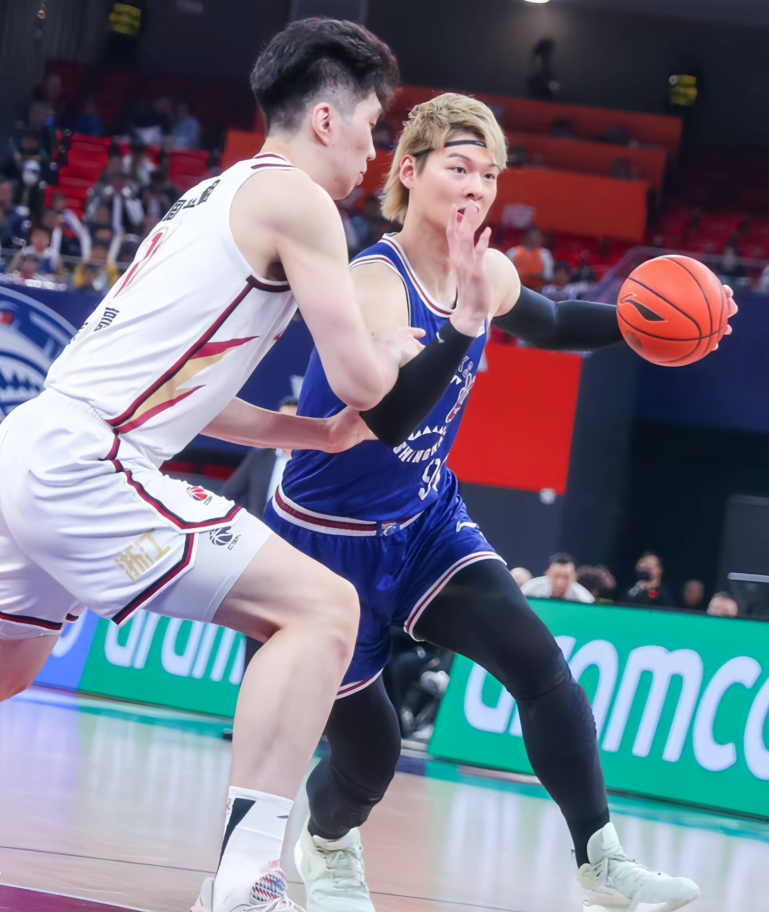 世俱杯决赛-华沙维斯瓦赫获得客场胜利，士气大振