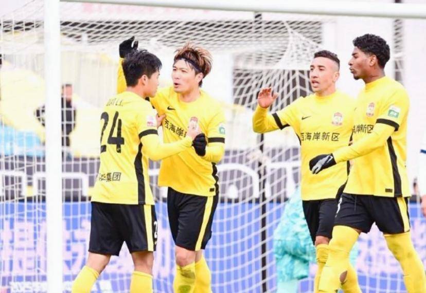 世俱杯参赛资格-球员战术精湛，攻守兼备开启新一轮比拼