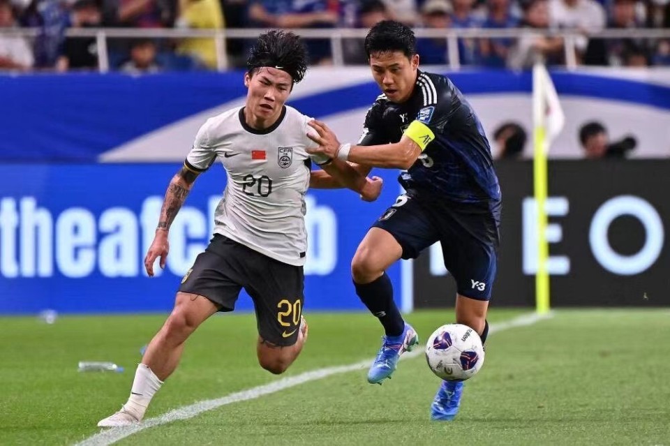 世俱杯分组-球队备战全力迎战，赛场战术氛围精彩纷呈