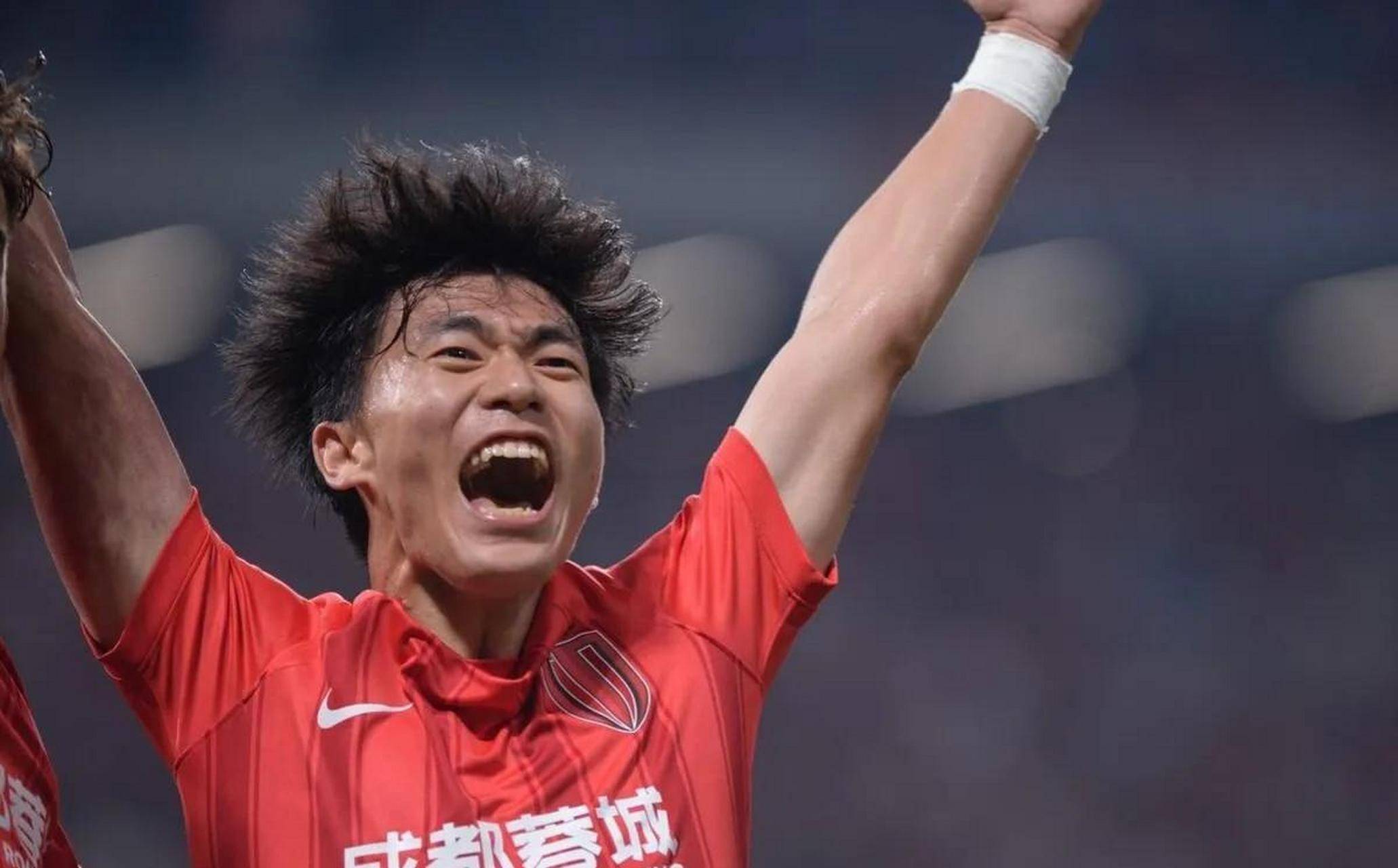 中超球员勤奋拼搏，终圆梦国家队首秀