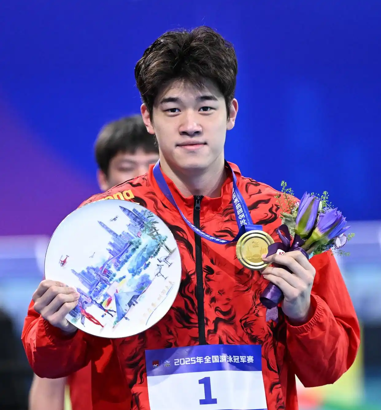 世俱杯改制-美国游泳选手刷新世界纪录取得第一名