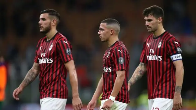 世俱杯-包含AC米兰客场憾负,积分榜位置有所下滑的词条