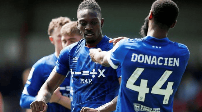 沃特福德球员身手不凡，锋线火力十足