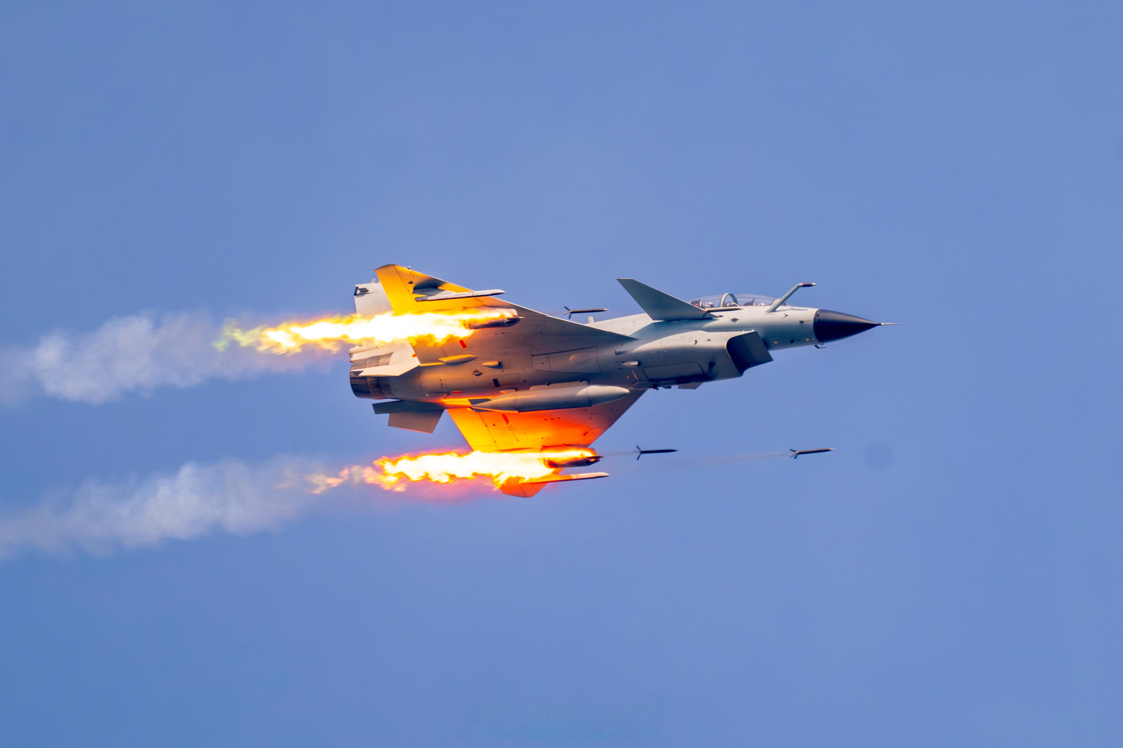 精彩大战，燃动心弦，雄鹰展翅欲飞的简单介绍