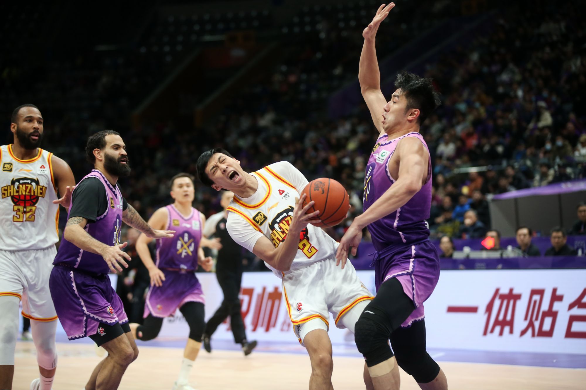 深圳队全力以赴，绝地反击逆转比赛