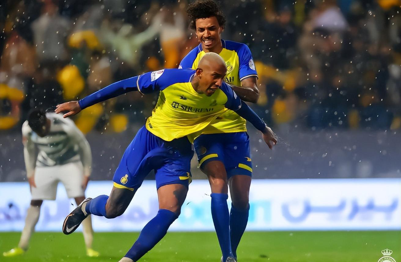 世俱杯官网-华伦西亚斯主场克服困难,取得胜利