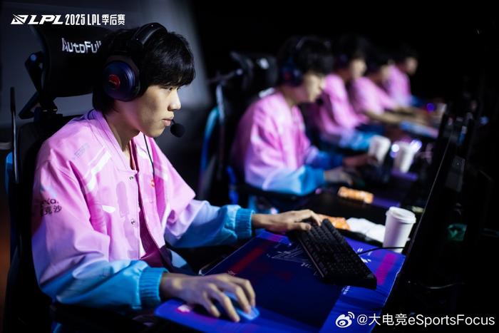 关于PSG轻取T1,Chovy打出惊人五杀焦点之战2025世界赛,锁定晋级资格的信息 关于PSG轻取T1,Chovy打出惊人五杀焦点之战2025世界赛,锁定晋级资格的信息