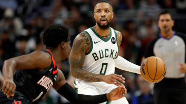 火箭客场击败雄鹿，取得两连胜