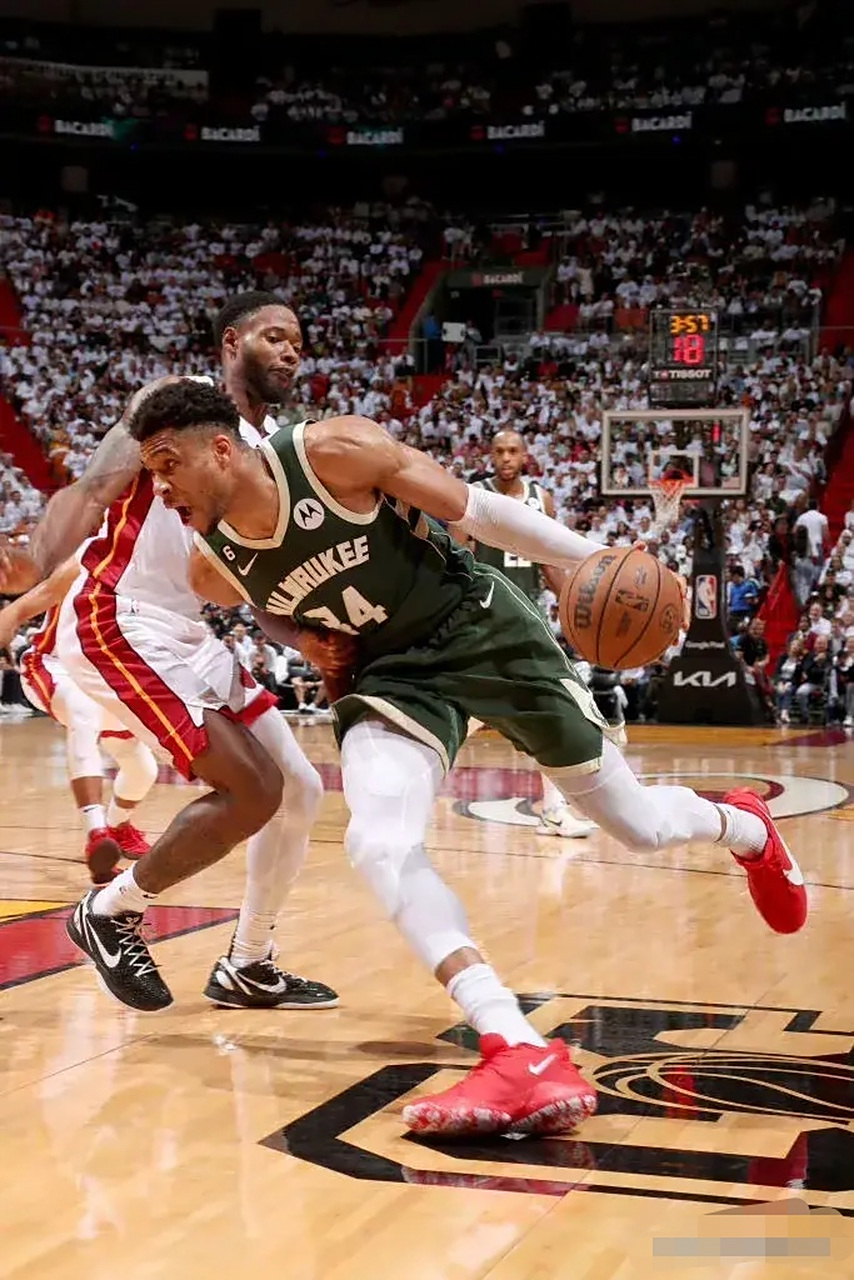 雄鹿击败热火，字母哥再次砍下30+得分