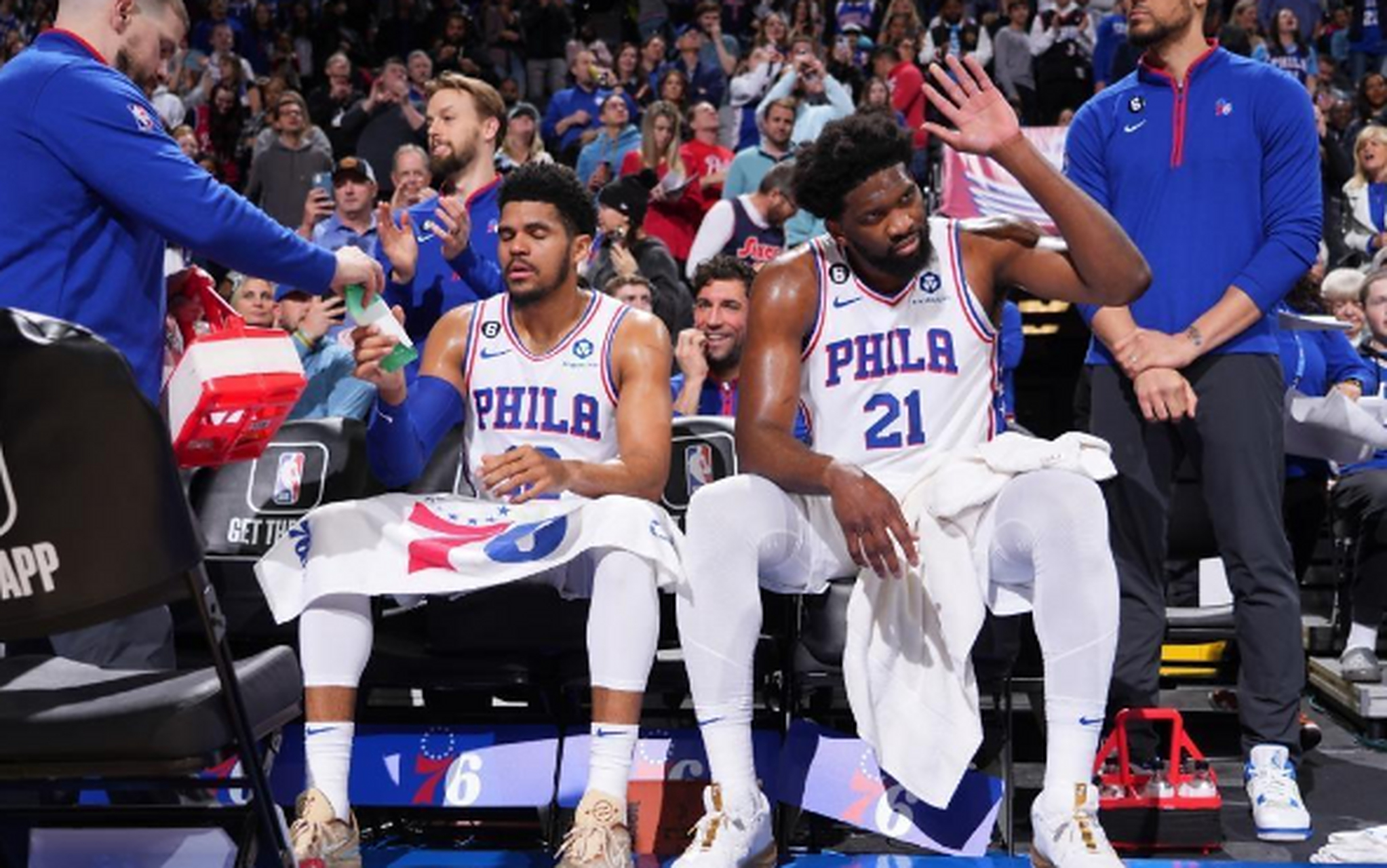 关于76人队遭遇两连败，调整阵容策略的信息