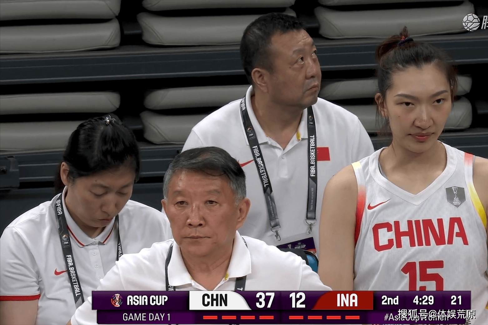 香港女篮气定神闲,轻松击败对手 香港女篮气定神闲,轻松击败对手