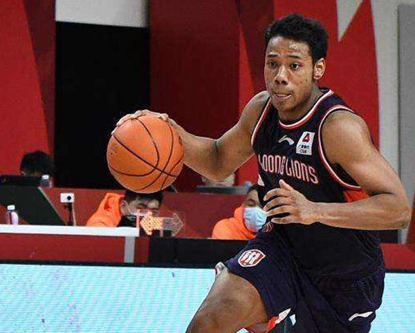 深圳队鏖战上海队,高诗岩状态火热的简单介绍 深圳队鏖战上海队,高诗岩状态火热的简单介绍