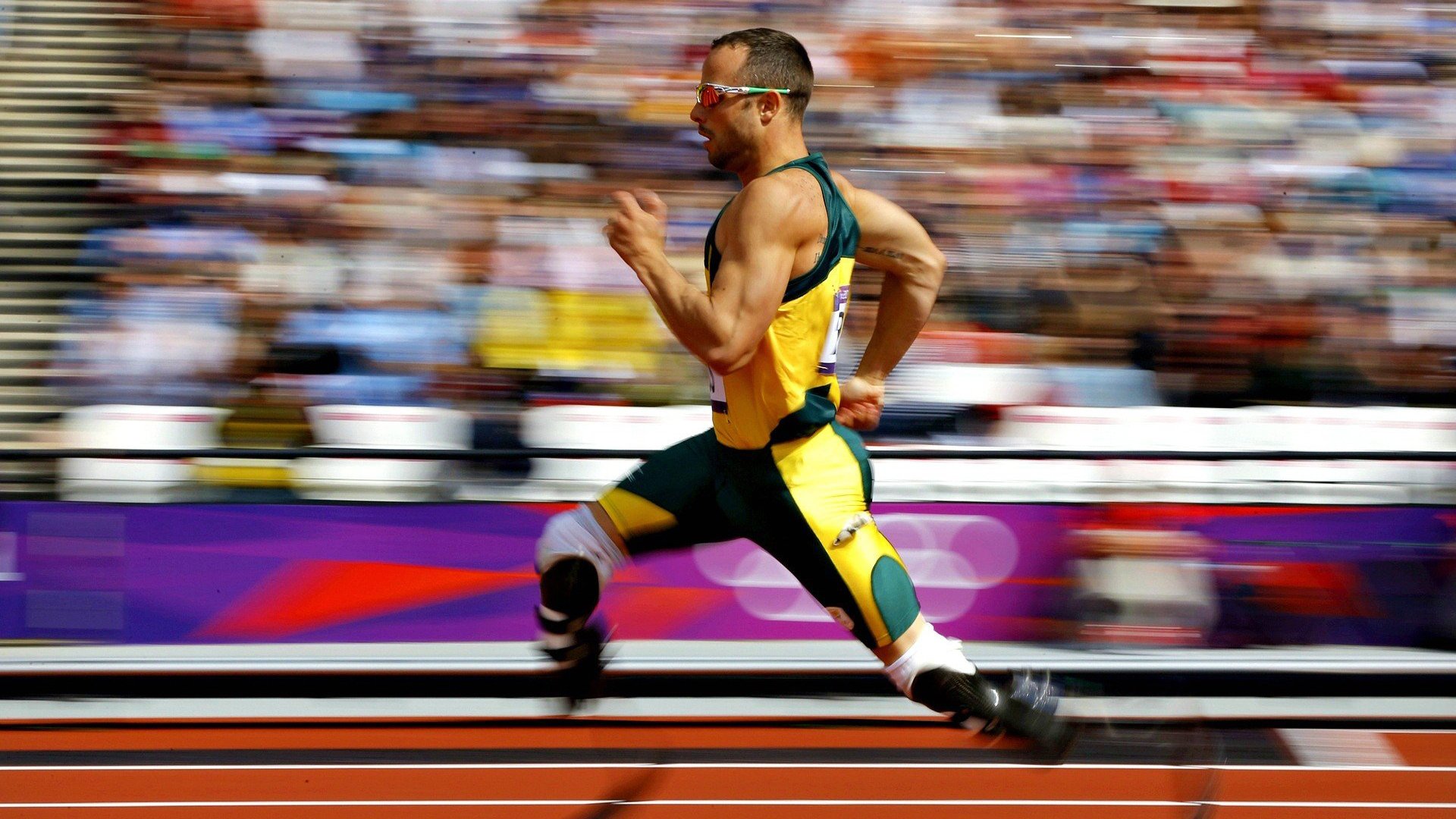 隐忍的复仇与突袭的剧本，塞恩斯统治全场，威廉姆斯在最后一刻绝杀阿斯顿马丁