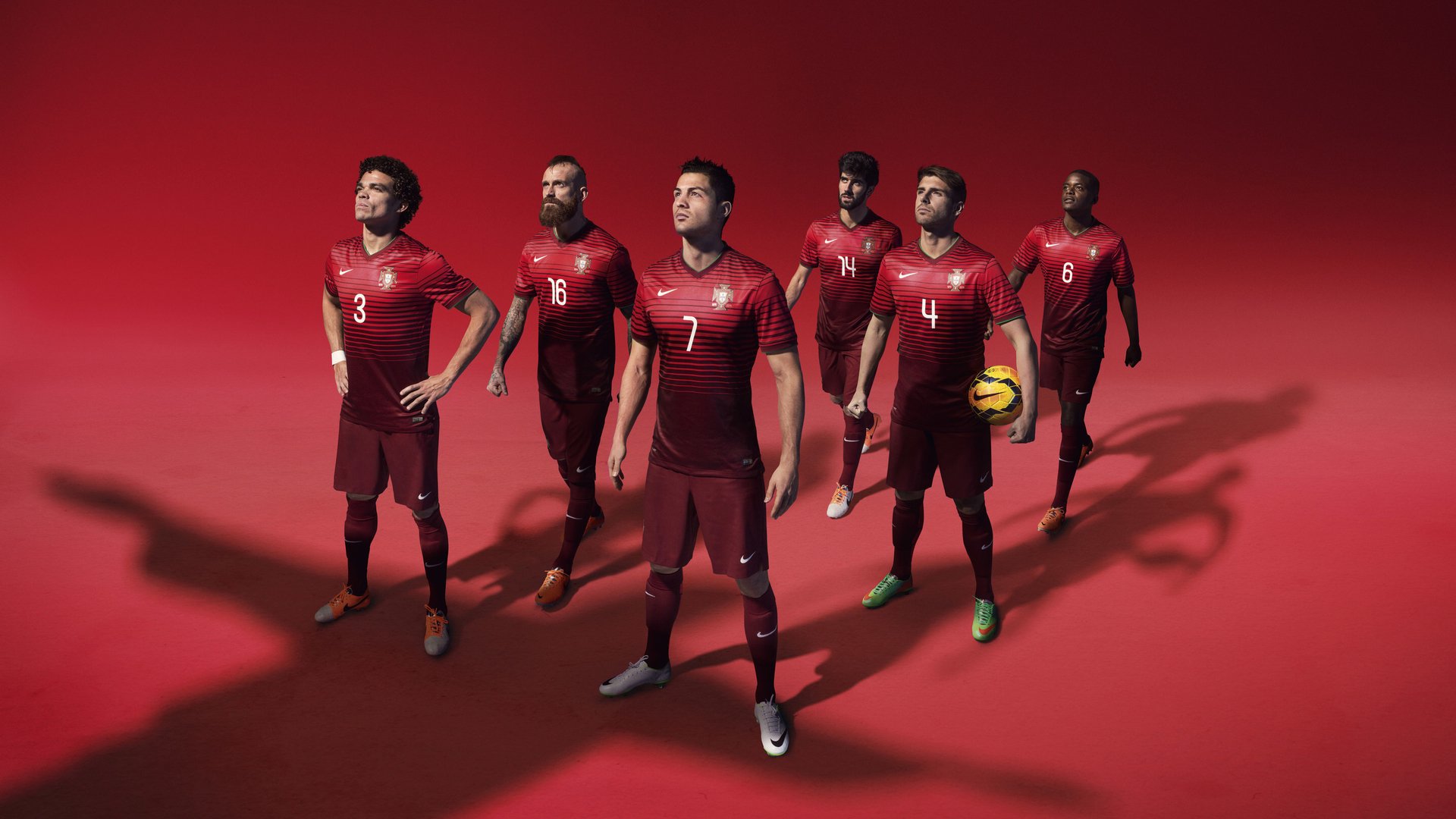 世俱杯直播-绿茵场与乒乓桌的对话，当奥恰洛夫闯入英葡大战